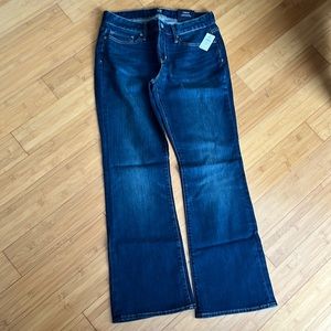 GAP Women’s size 8/29  Long and Lean style jeans. Length short